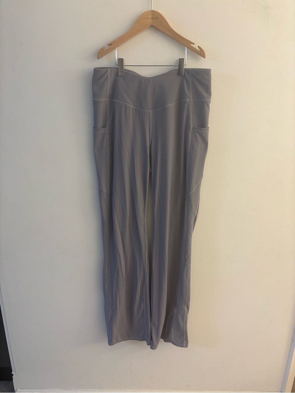 HALARA - Wide-Leg High-Waist Flare Leggings in Light Purple Lavender, Size Large